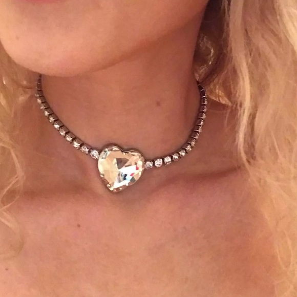 Gorgeous Big Heart Pendant Crystal Rhinestone Choker - Picture 4 of 4